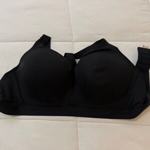 Victoria's Secret Black sports bra 36DD NWOT